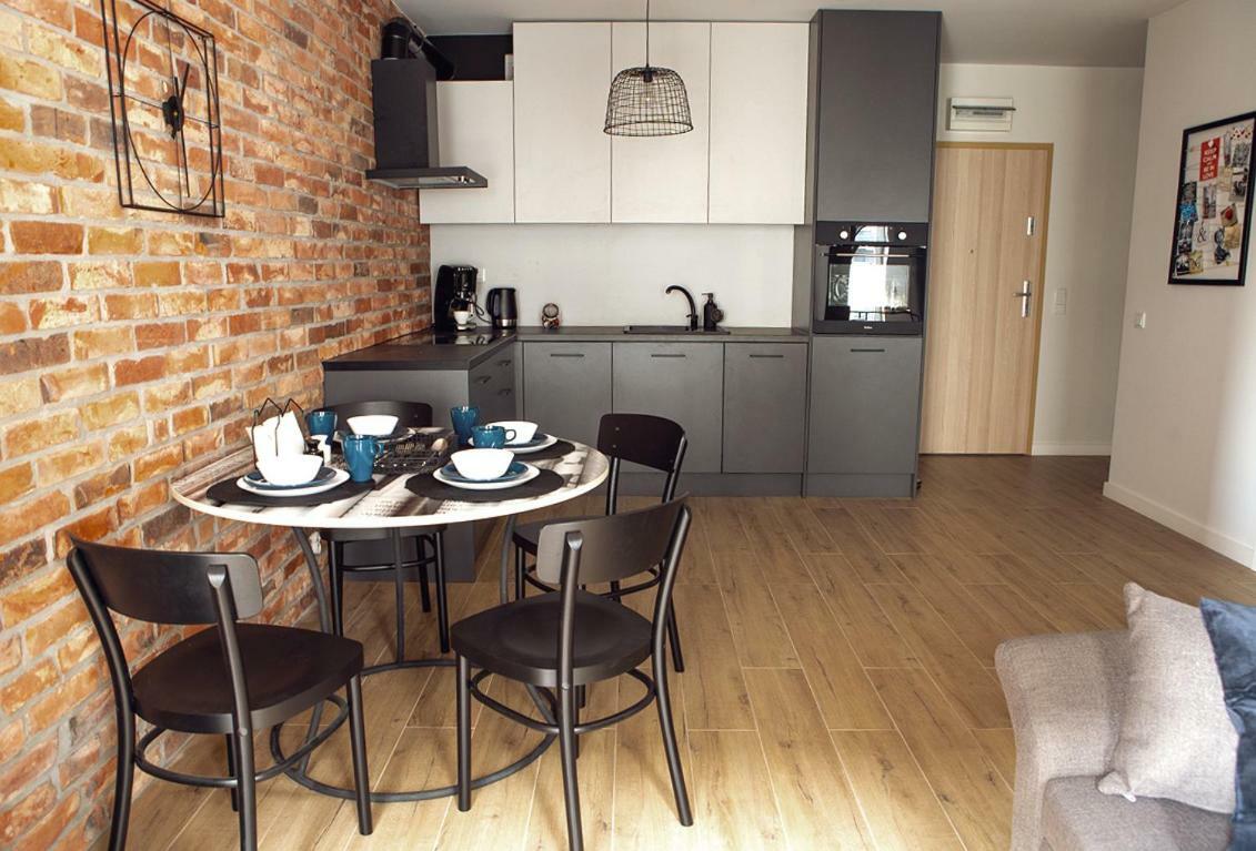 Concept Red Apartment Краков Экстерьер фото