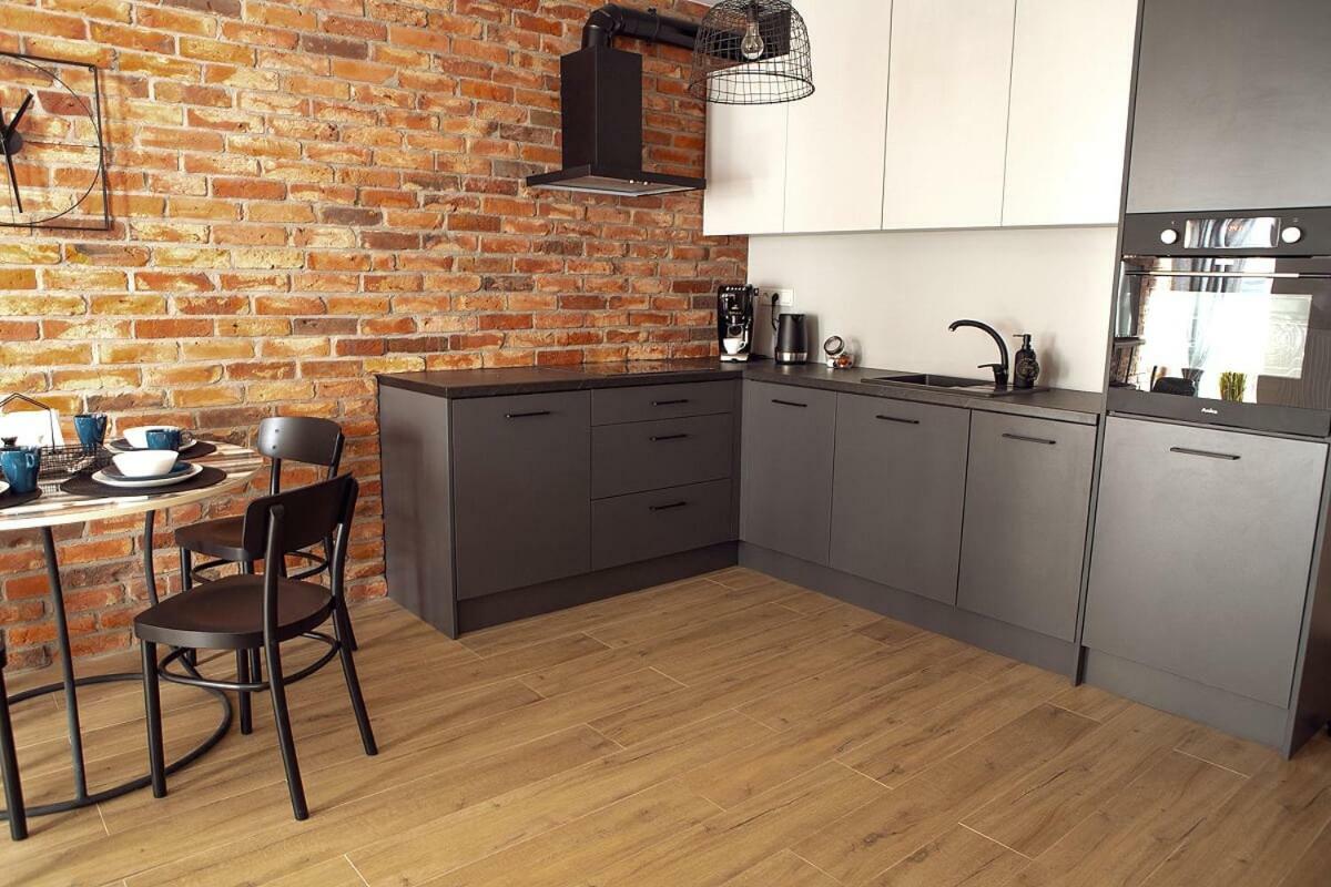 Concept Red Apartment Краков Экстерьер фото